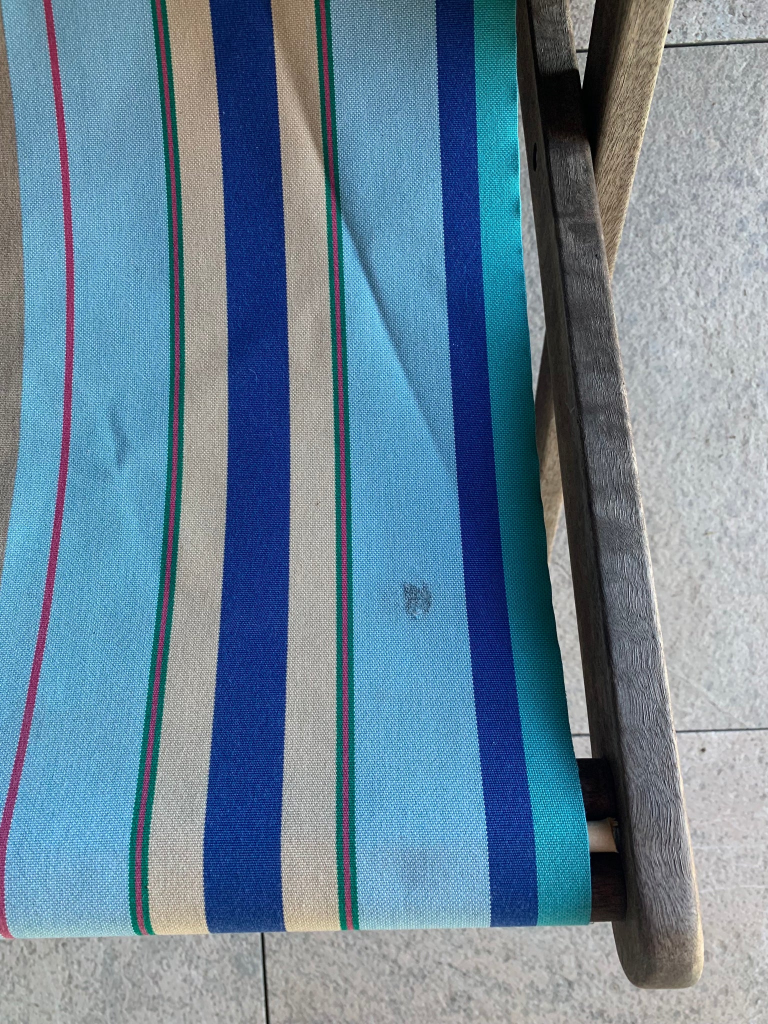 Vintage ici et lá hardwood deckchair